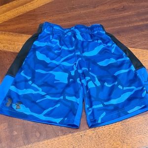 EUC Boys size Small Under Armour shorts w/pockets